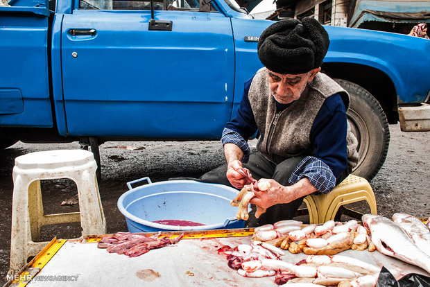 بازار ماهی فروشان انزلی، چند روز مانده به عید نوروز