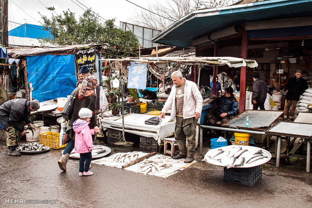بازار ماهی فروشان انزلی، چند روز مانده به عید نوروز