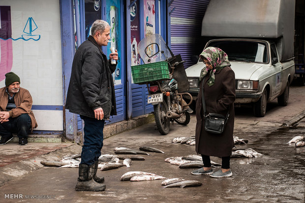 بازار ماهی فروشان انزلی، چند روز مانده به عید نوروز