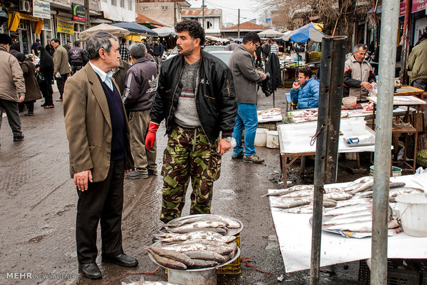 بازار ماهی فروشان انزلی، چند روز مانده به عید نوروز