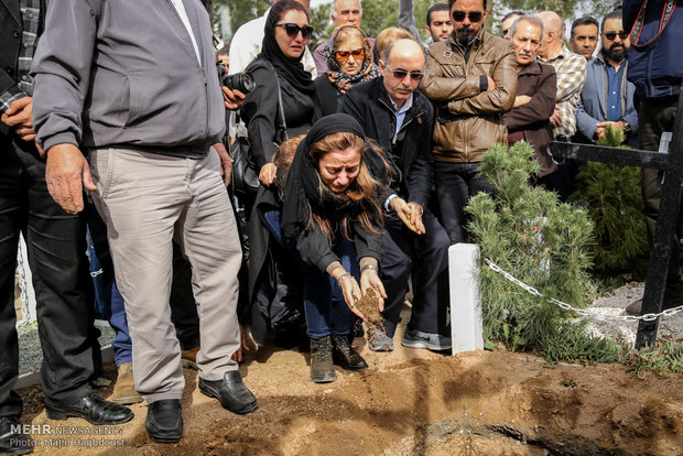 خاکسپاری لوون هفتوان بازیگر ارمنی سینمای ایران