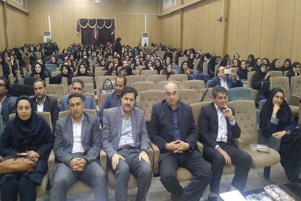 آیین تجلیل از بانوان شاغل در شهرداری کرمان برگزار شد