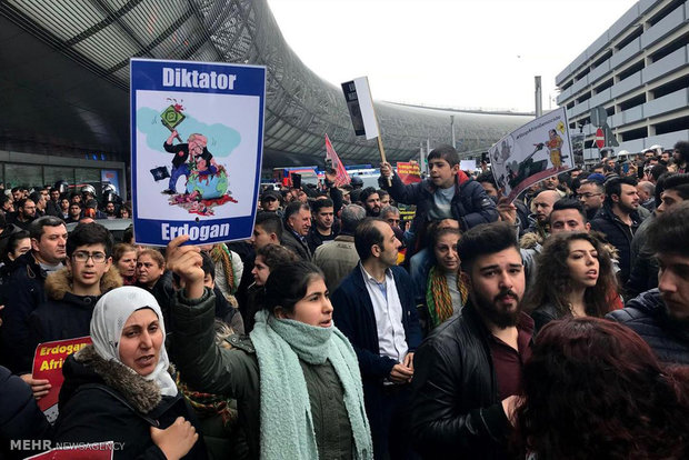 Almanya'da Zetin Dalı Harekatı karşıtı gösteri