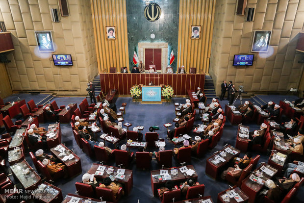 تہران میں خـبرگان رہبری کونسل کے پانچویں اجلاس کا آغاز