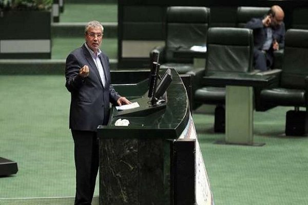 Labor minister survives impeachment ‘in a tie’