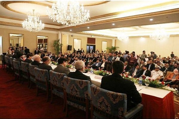 Zarif opens Iran-Pakistan business forum in Karachi