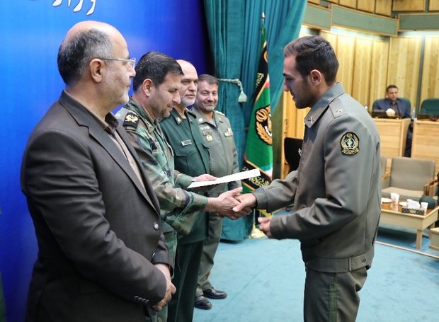 قهرمانان ورزشی سال ۹۶ وزارت دفاع تجلیل شدند