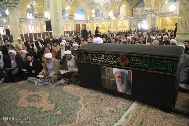 مراسم تشییع پیکر آیت الله شاه آبادی در قم