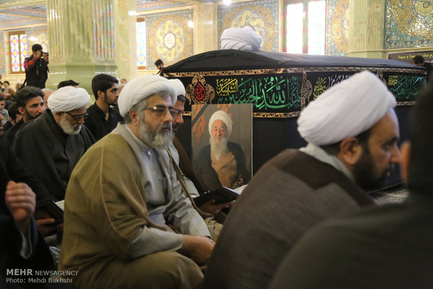 مراسم تشییع پیکر آیت الله شاه آبادی در قم