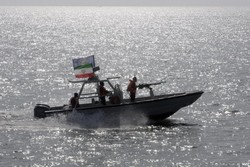 البحرية الإيرانية تحتجز سفينة أجنبية تحمل 125 ألف لتر من الوقود في الخليج الفارسي