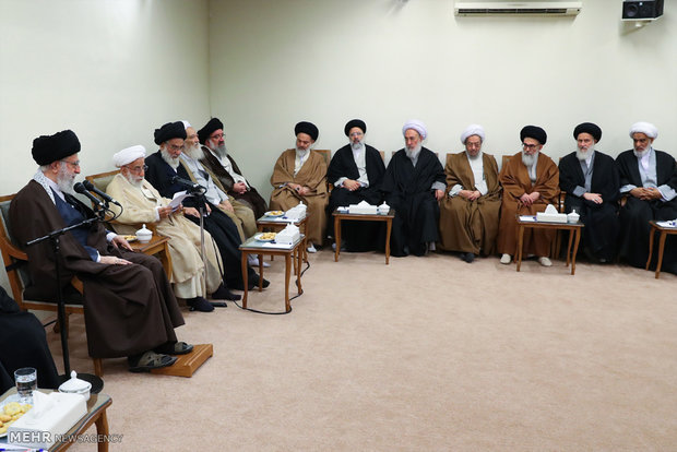 لقاء قائد الثورة الاسلامية بأعضاء مجلس خبراء القيادة