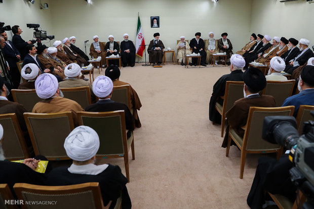 خبـرگان کونسل کے نمائندوں کی  رہبر معظم انقلاب اسلامی سے ملاقات
