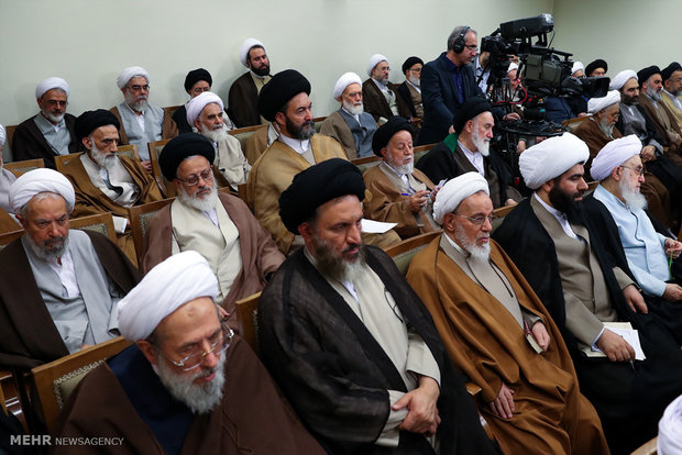 لقاء قائد الثورة الاسلامية بأعضاء مجلس خبراء القيادة