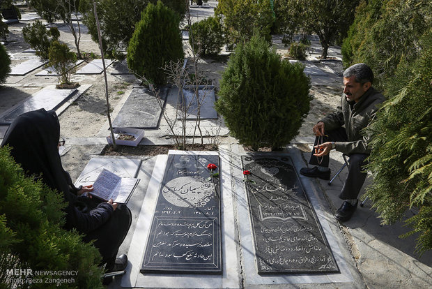 پنجشنبه آخر سال در باغ بهشت همدان