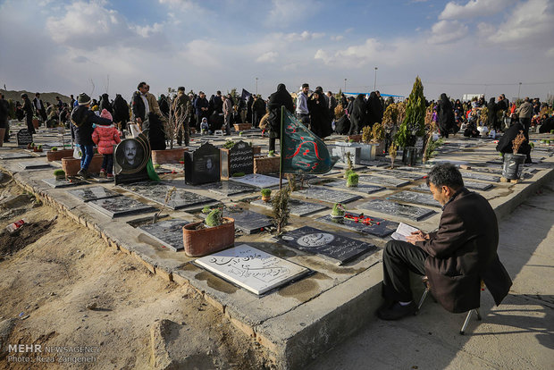 پنجشنبه آخر سال در باغ بهشت همدان