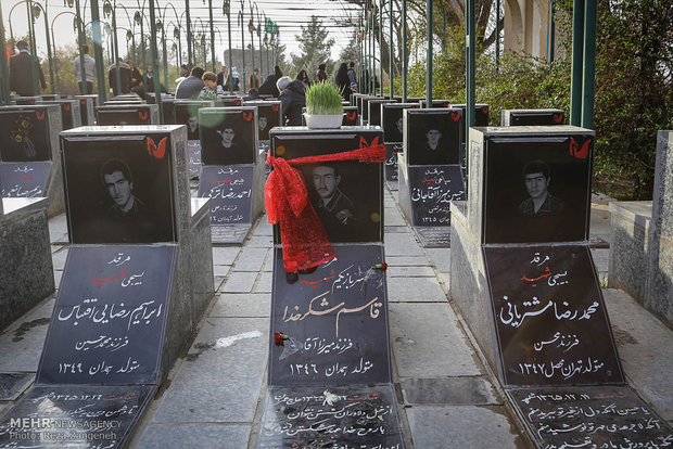 پنجشنبه آخر سال در باغ بهشت همدان