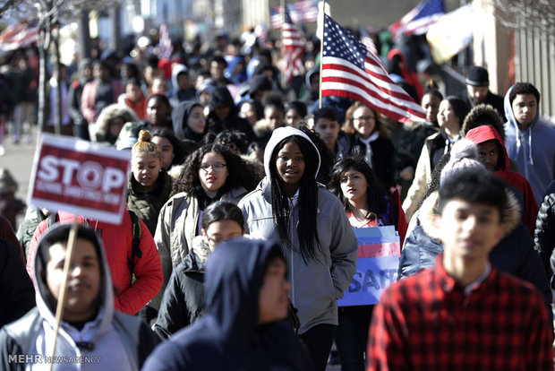 تظاهرات دانش آموزان آمریکایی علیه خشونت های مسلحانه‎