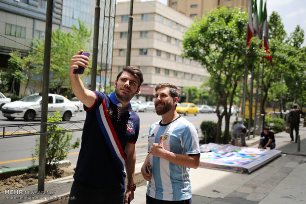 رضا پرستش معروف به بدل ایرانی مسی در سال 96 ماجراهای زیادی را رقم زد