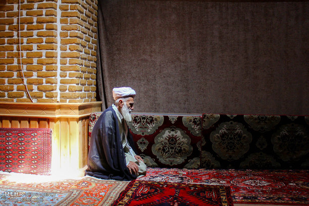 آیت الله حائری شیرازی در آذر ماه 96 جان به جان آفرین تسلیم کردند.