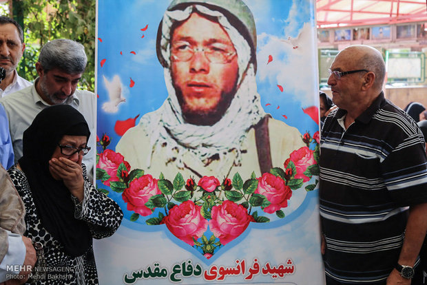 شهید فرانسوی دفاع مقدس کمال کورسل، بعد از گذشت 30 سال از شهادت خود در آغوش پدر و مادر خود دوباره جای گرفت.
