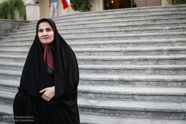 لعیا جنیدی معاون حقوقی رئیس جمهور یکی از چهره های متفاوت دولت دوازدهم بود.