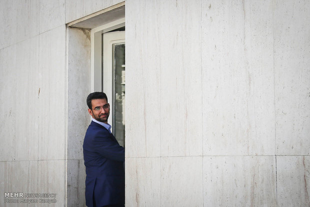 محمدجواد آذری جهرمی نخستین وزیر دهه شصتی در کابینه دوازدهم مسئولیت وزارت ارتباطات و فناوری اطلاعات را به عهده گرفت