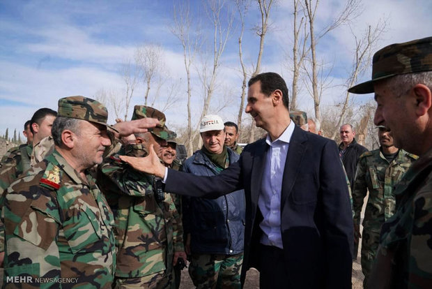 بشار الأسد يتفقد الجيش السوري على جبهة الغوطة /صور