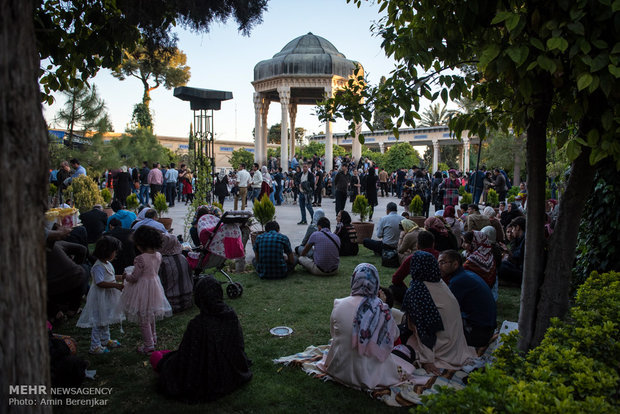 تحویل سال 1397 شمسی در حافظیه شیراز