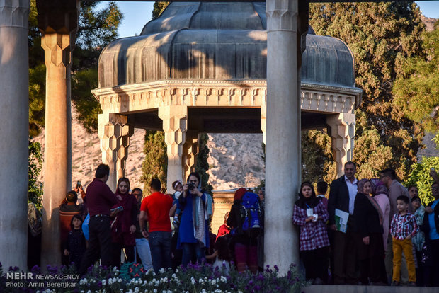 تحویل سال 1397 شمسی در حافظیه شیراز