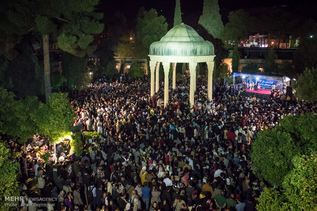 شیراز میں حافظیہ میں نئے سال کی تحویل کی تقریب
