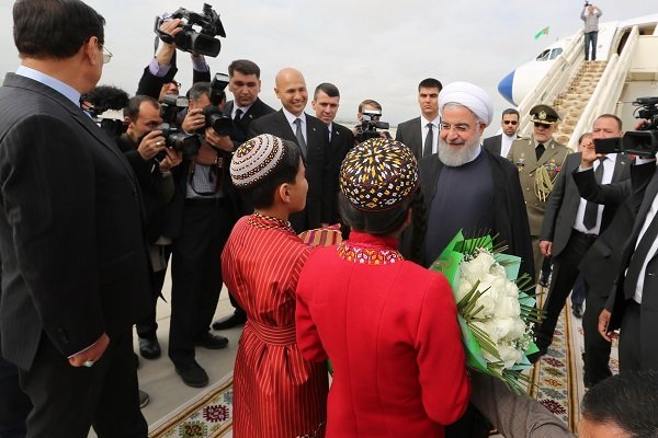الرئيس الايراني يصل الى عشق آباد عاصمة تركمانستان