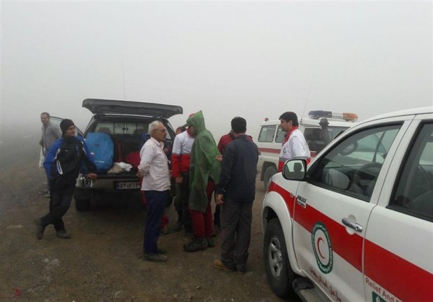 نجات ۴ نفر در ارتفاعات بروجن توسط نیروهای امدادی هلال احمر