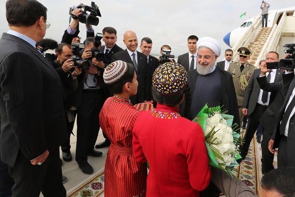 Pres. Rouhani arrives in Ashgabat