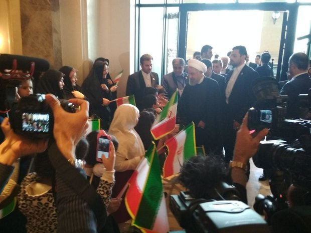 Rouhani arrives in Baku amid warm reception