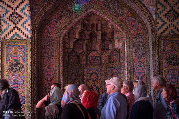 گردشگران نوروزی در مسجد نصیرالملک شیراز