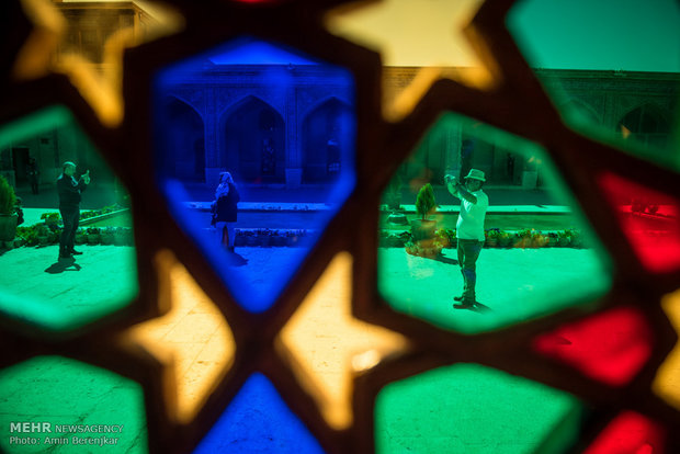 گردشگران نوروزی در مسجد نصیرالملک شیراز