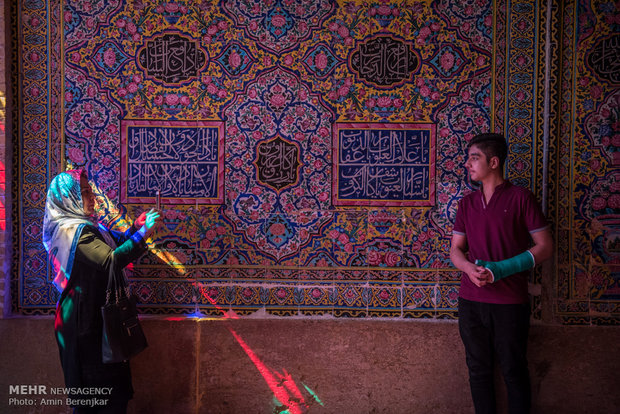 گردشگران نوروزی در مسجد نصیرالملک شیراز
