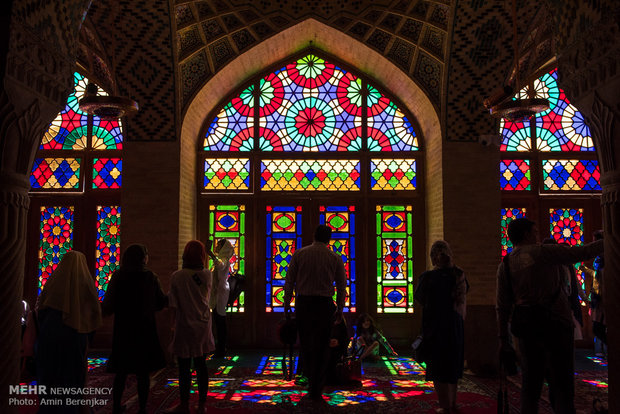 درهای شبستان غربی مسجد نصیرالملک شیراز مرمت شد