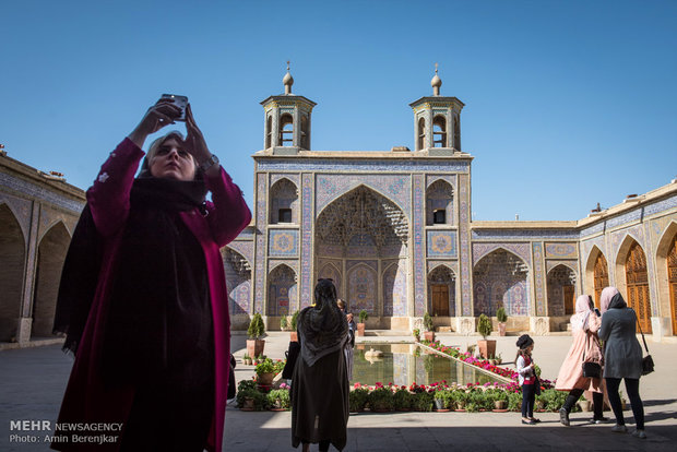 صور مسجد "نصير الملك" الأثري في شيراز