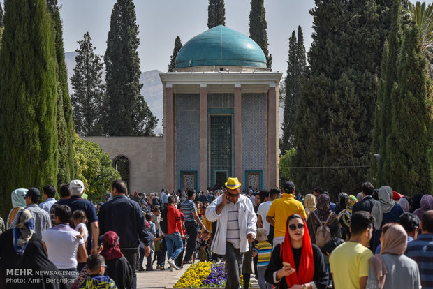 Tourists visit tombs of Hafez and Saadi in Nowruz