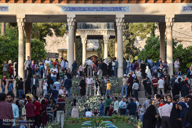 Tourists visit tombs of Hafez and Saadi in Nowruz