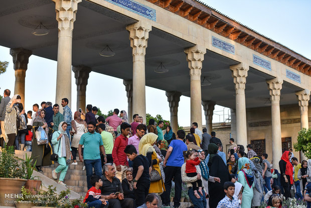 Tourists visit tombs of Hafez and Saadi in Nowruz