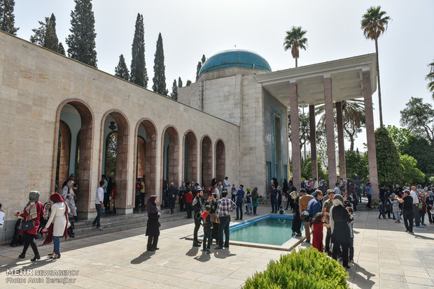 Tourists visit tombs of Hafez and Saadi in Nowruz