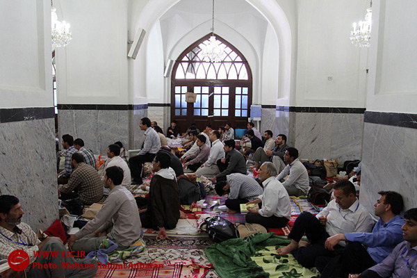۵ مسجد شهری نهاوند میزبان جوانان معتکف است