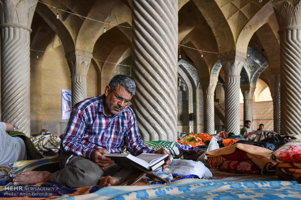 اعتکاف رجبیه در شیراز، مسجد وکیل 