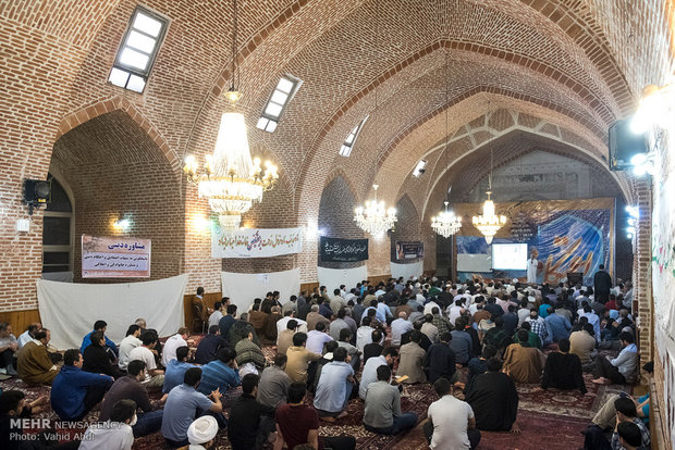تبریز کی جامع مسجد میں اعتکاف کی معنوی تقریب