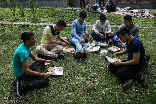 روز طبیعت در پارک بعثت تهران