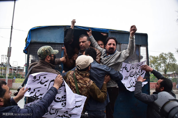 راهپیمایی مردم در اعتراض به قتل سه غیر نظامی توسط ارتش هند در کشمیر