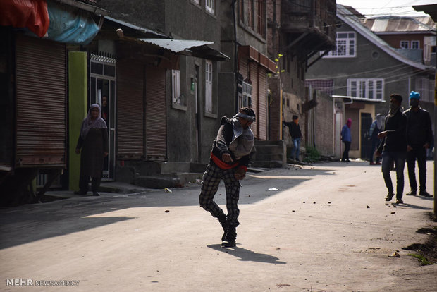 راهپیمایی مردم در اعتراض به قتل سه غیر نظامی توسط ارتش هند در کشمیر