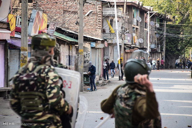 راهپیمایی مردم در اعتراض به قتل سه غیر نظامی توسط ارتش هند در کشمیر